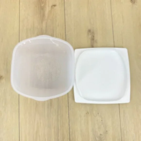 Tupperware CheeSmart Cheese & Deli Storage Container​​​​ - Picture 2 of 12